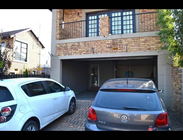 3 BEDROOM CLUSTER FOR SALE IN DALPARK EXT 1